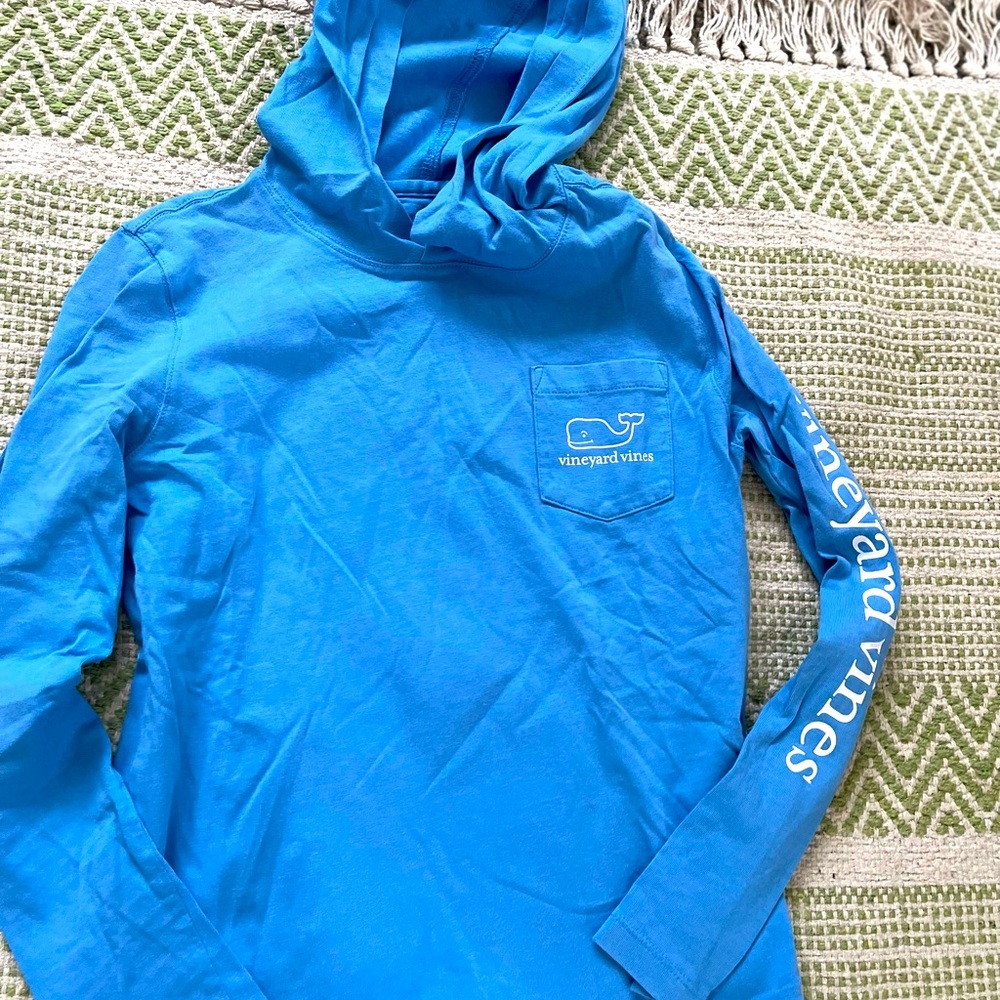 Vineyard Vines lightweight hoodie. Boys size 10-12.